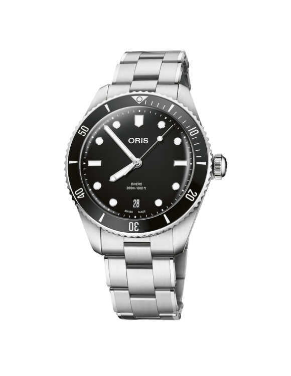 Orologio Oris Divers Date vista frontale con quadrante nero e lunetta in ceramica, cassa in acciaio da 39 mm