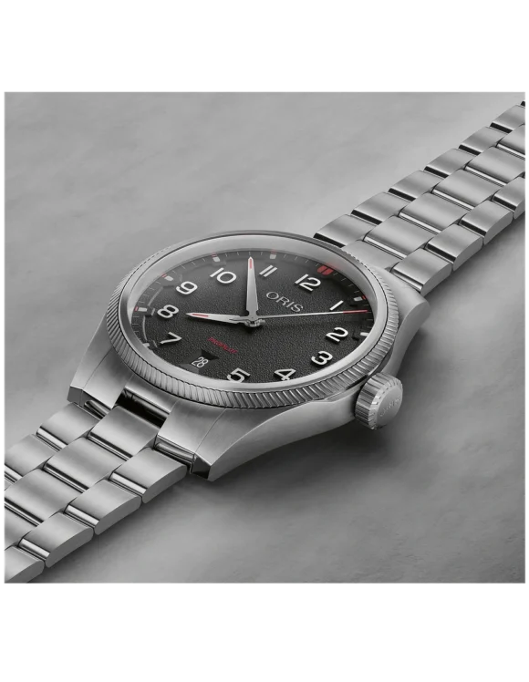 Orologio Oris ProPilot Date 41mm Nero Acciaio disteso di lato, profilo sottile