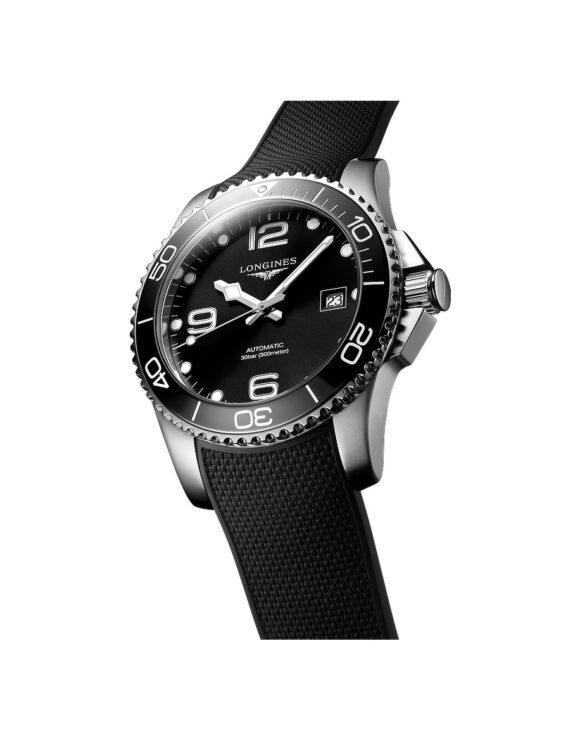 Vista angolata Orologio Longines Hydroconquest Nero 41mm con cinturino in gomma L3-781-4-56-9