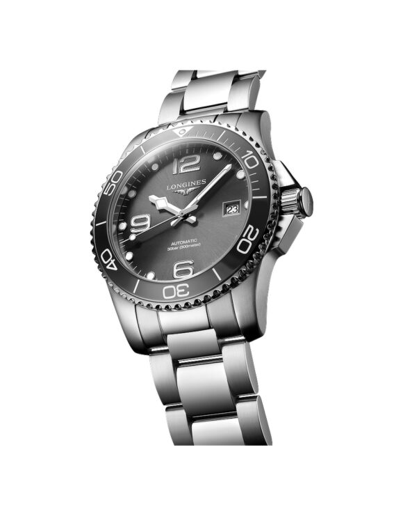 Vista angolata Orologio Longines Hydroconquest Grigio 41mm cassa e bracciale acciaio