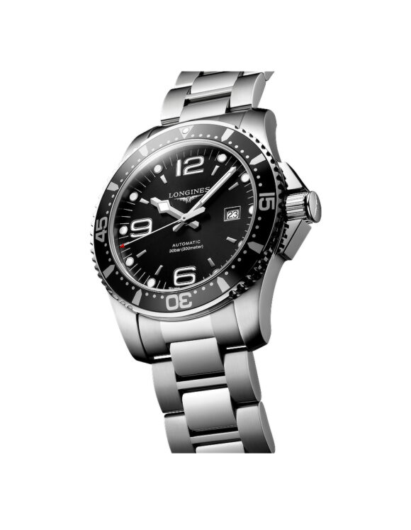 Vista angolata Orologio Longines Hydroconquest Nero 44mm Automatico Lunetta Alluminio L3-841-4-56-6