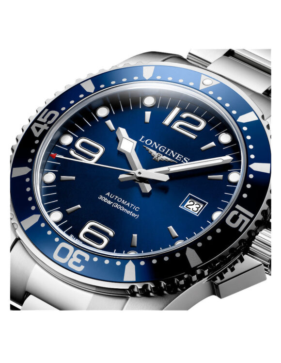 Dettaglio quadrante blu sunray e lunetta alluminio Orologio Longines Hydroconquest 44mm Automatico L3-841-4-96-6