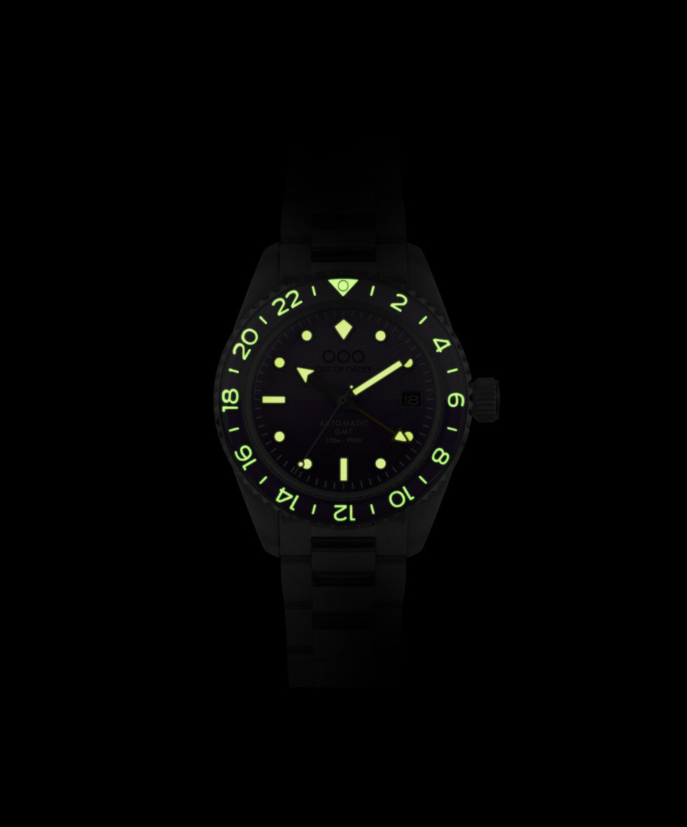 Out of Order Shaker Dark Violet Ultra Brushed Auto Gmt 40mm OOO.001-25.LA.BAND.SS | 40 mm 35877 - Out of Order Shaker Dark Violet Ultra Brushed Auto Gmt 40mm